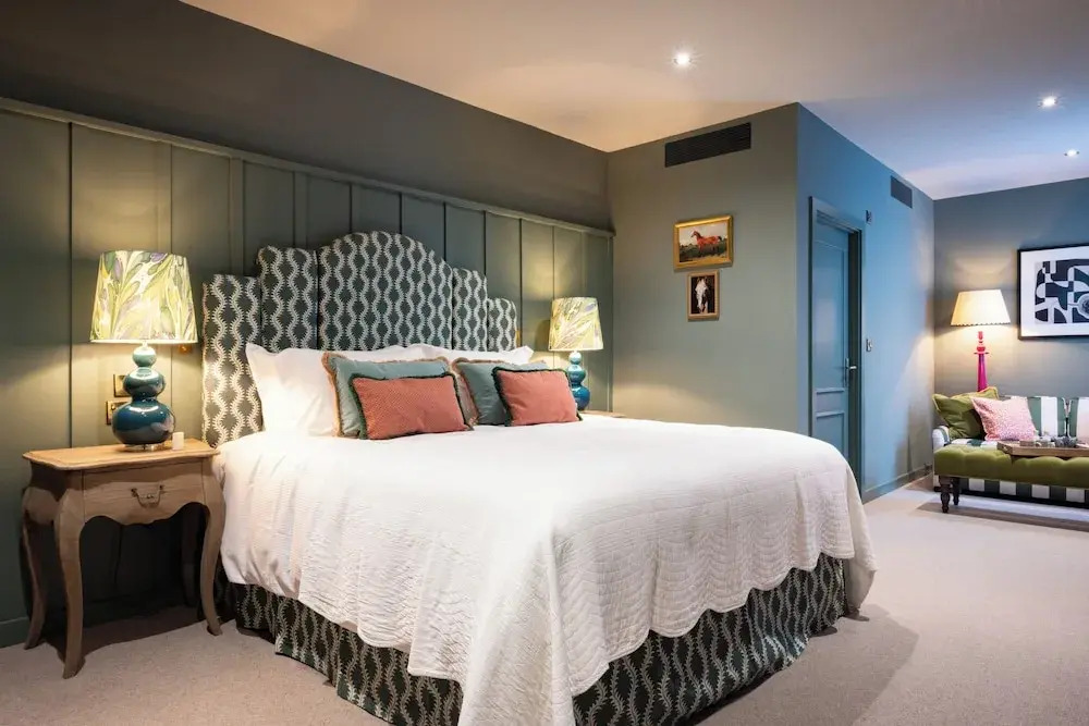 The Coat and Bear - A Heartwood Inn