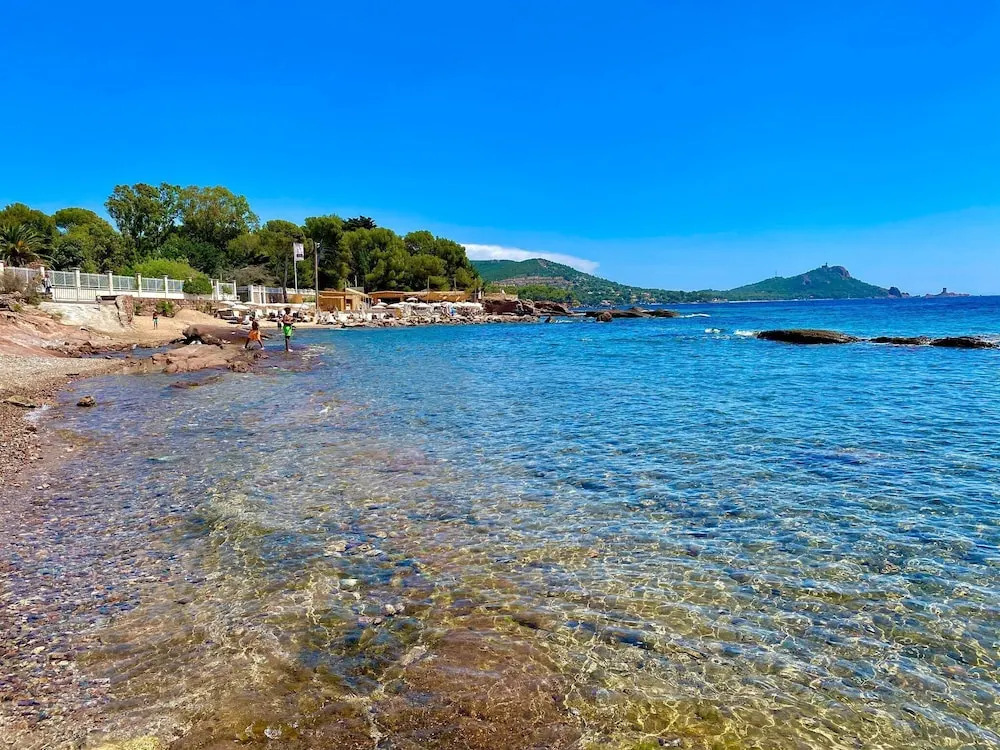 Villa on Côte dAzur with Beachfront Views
