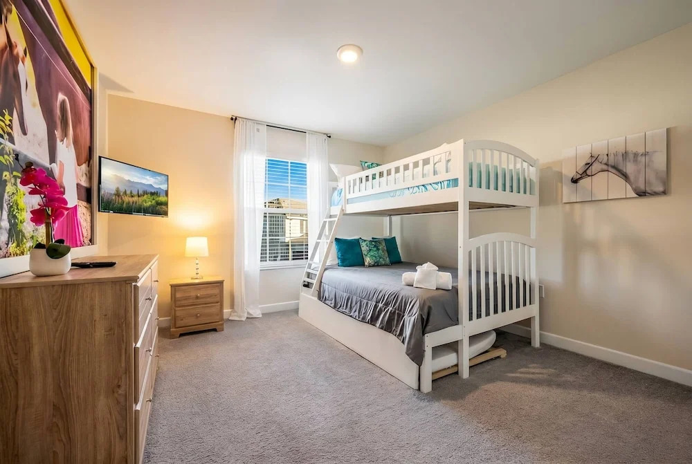 Luxury 4BR Villa w Pool Near Disney Parks