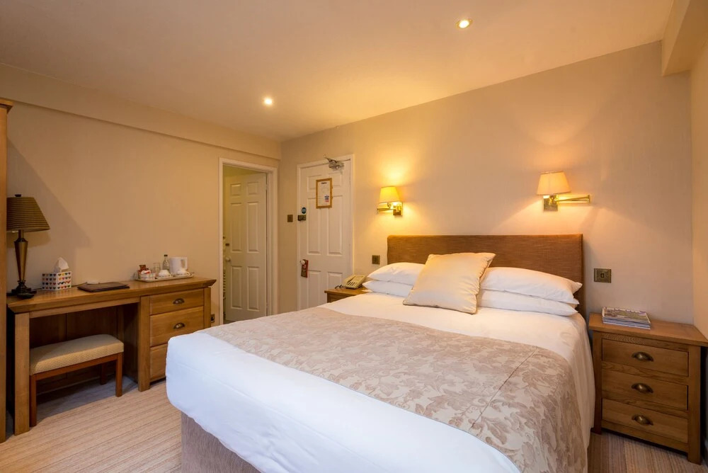 Glen-Yr-Afon House Hotel
