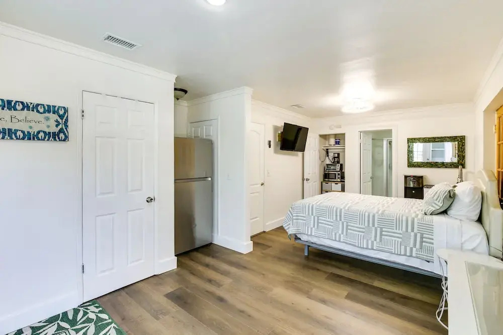 Westminster Escape Near Beaches & Shopping!