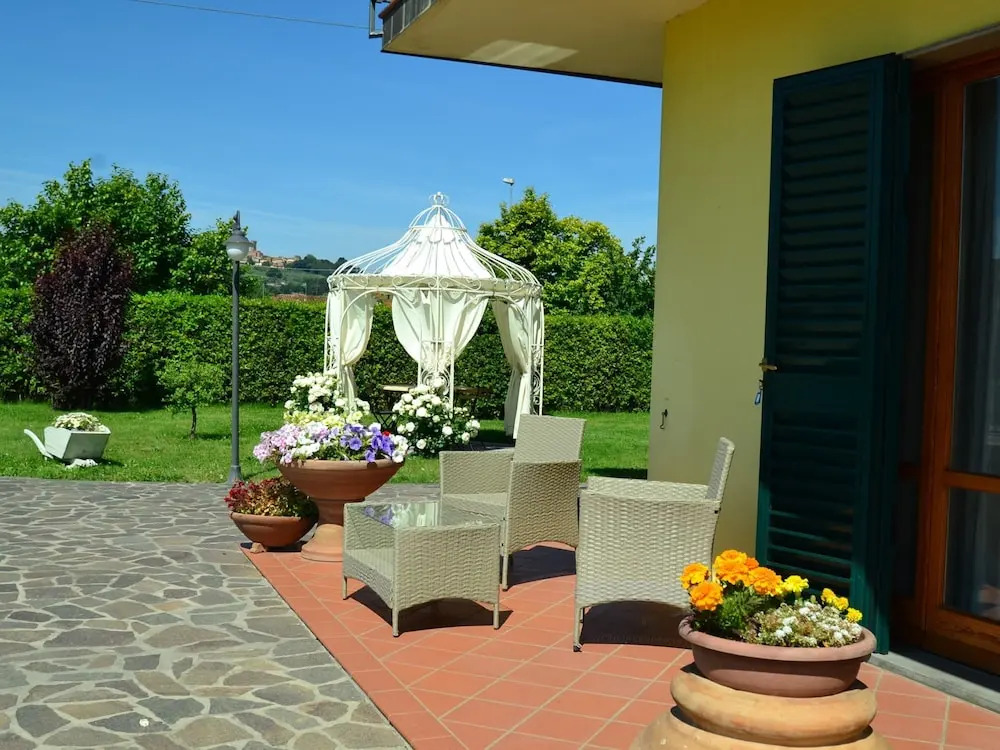 Villa in Montecarlo with Pool and Scenic Views