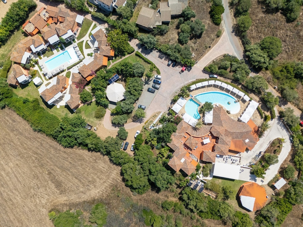 Hotel with swimming pool in Bari Sardo