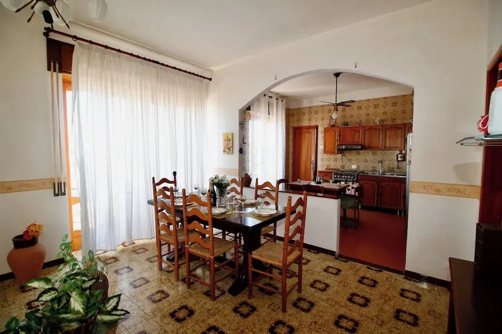 Sicilian Apt in Donnalucata-sleeps 4- 2 Min Beach