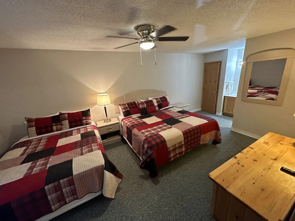 Trails INN Quadna Mountain Motel & RV Park