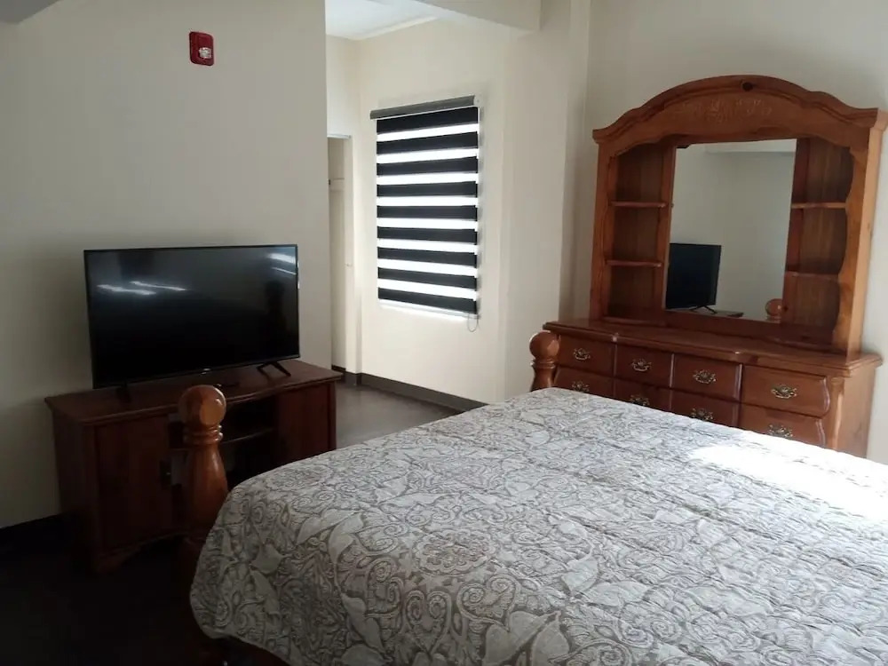 Rochester Hotel