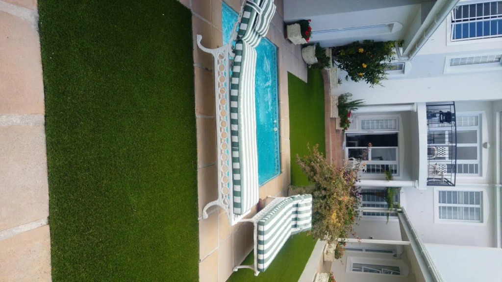 Gordons Beach Lodge