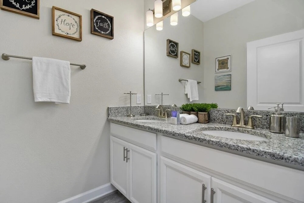 "boutique" Style Home Near Disney! 5 Bedroom Home by RedAwning