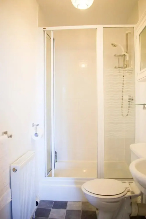 Spacious 2 Bedroom Home in Edinburgh