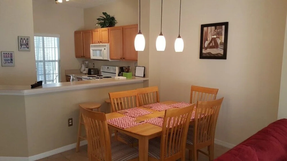 3br, 2.5ba T/ W/ Al Fresco Patio Dining 3 Bedroom Townhouse