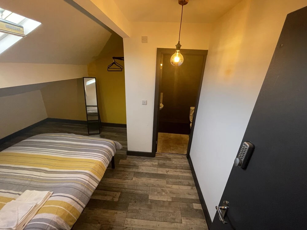 The Willow - Superb Spacious 3 Bed Room Apartment