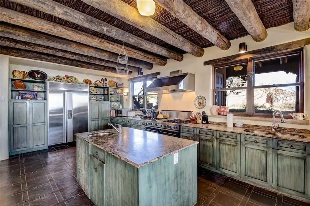 El Otro Mundo - Five Bedroom Home with Hot Tub