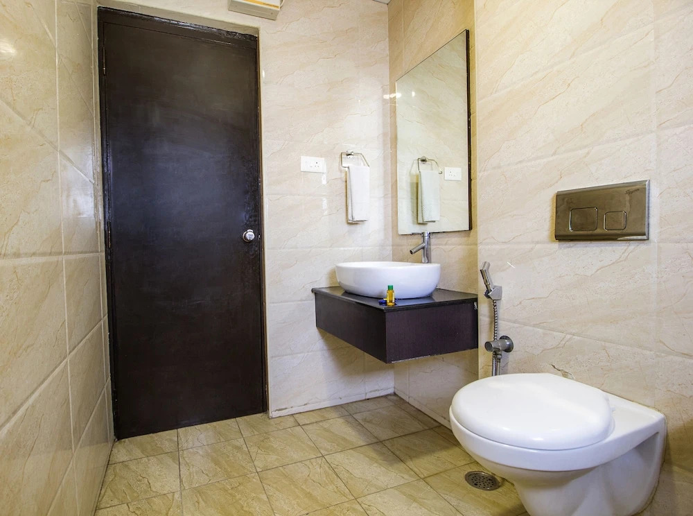 FabHotel Alreef Residency Vadaplani