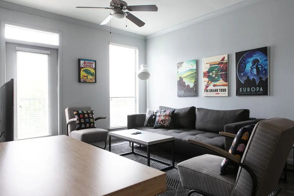 WanderJaunt - Luxe Downtown Austin Apts