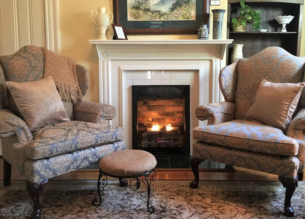 Oak Hill On Love Lane Bed and Breakfast Inn