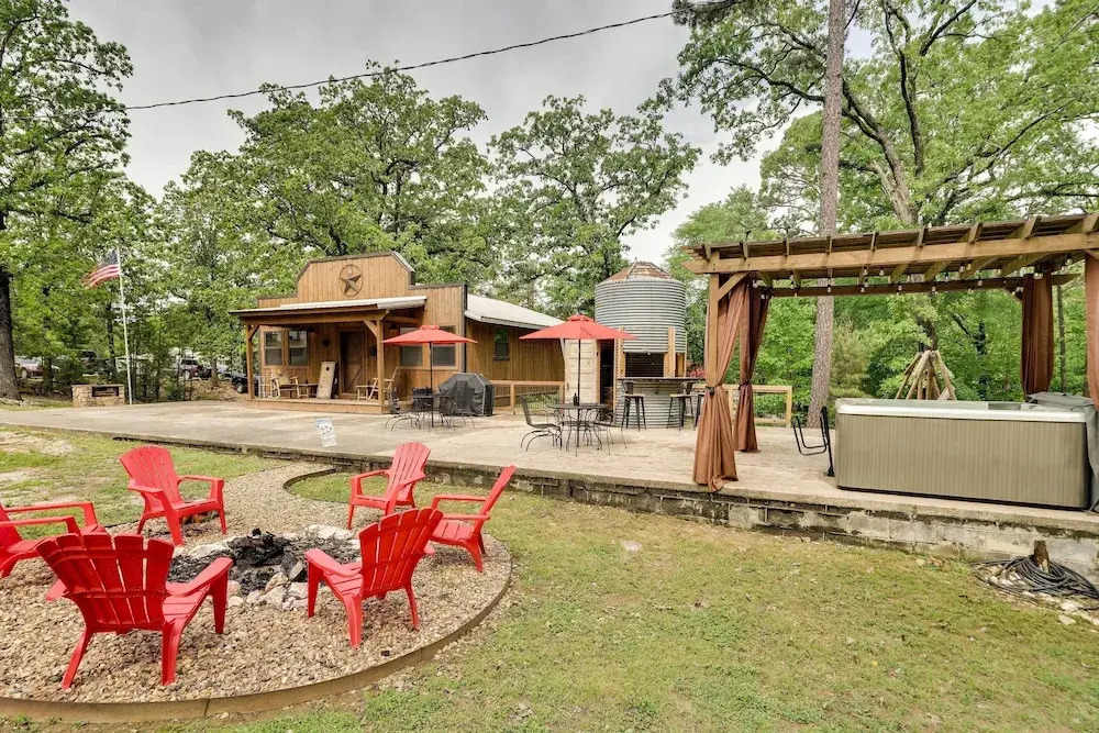 2 Mi to Choctaw Landing: 'western Daze' Cabin!