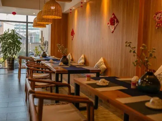 Yin Theme Hot Spring Villa Inn