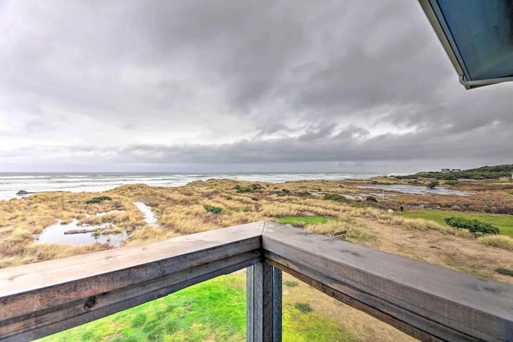 Sanderling Sea Cottages, Unit 5 w/ Ocean Views!