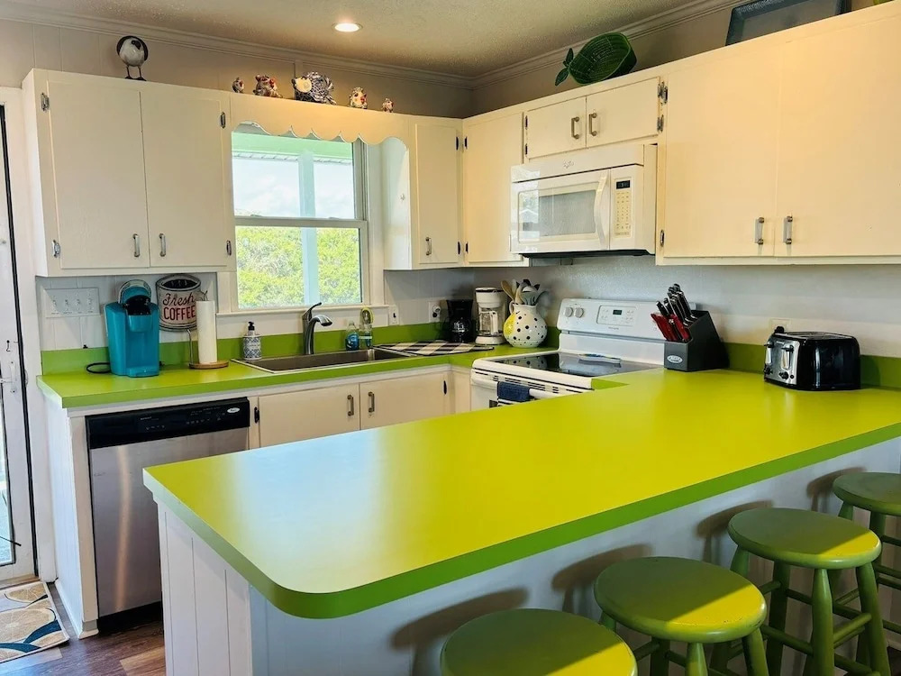 Lime Inn 4 Bedroom Home by RedAwning