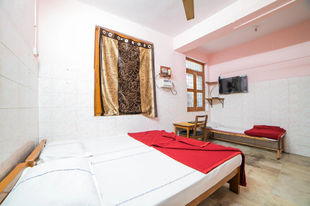Hotel O Sree Radha Lodge Near Snow World
