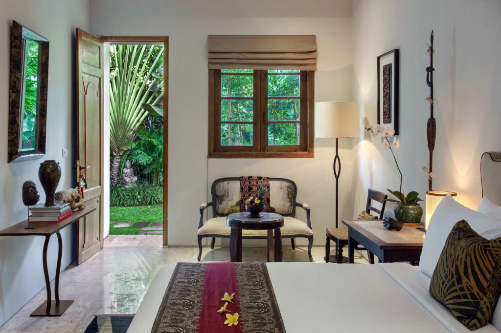 Room & Vespa 3 - Relaxing Stay Center Seminyak