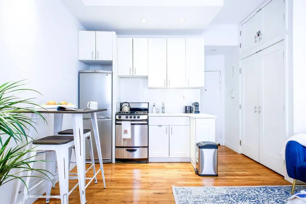 62-3B Studio Prime UES Walk to Central Park