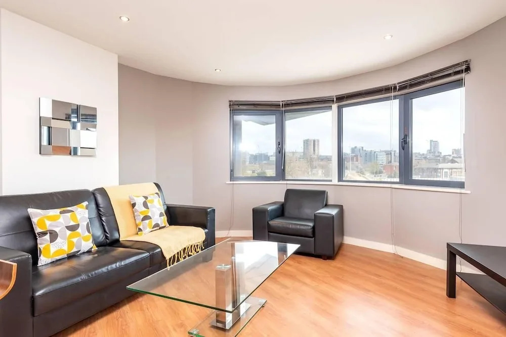 Light and Bright 1BR Apartment Close to Station