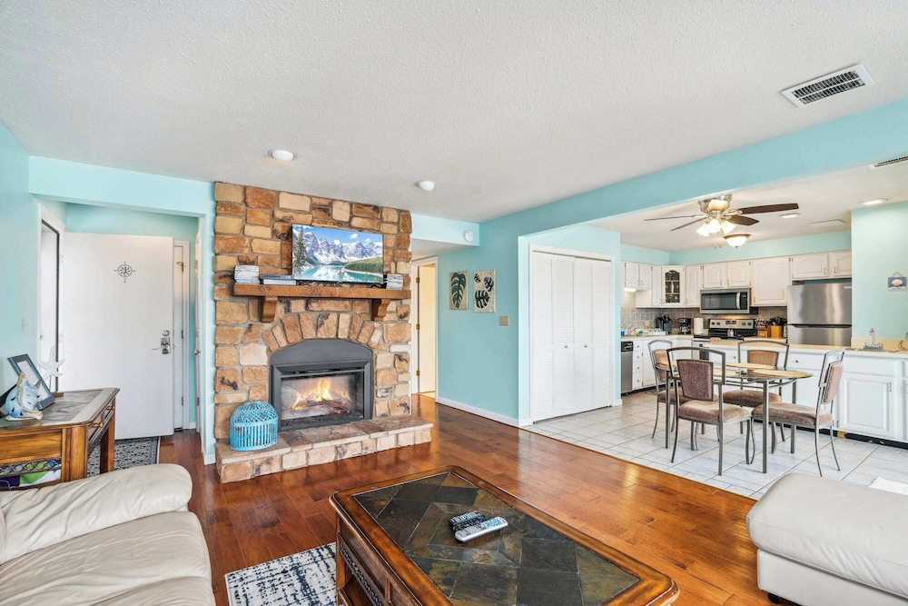 Big Cozy Condo Pool, Comfort & Location