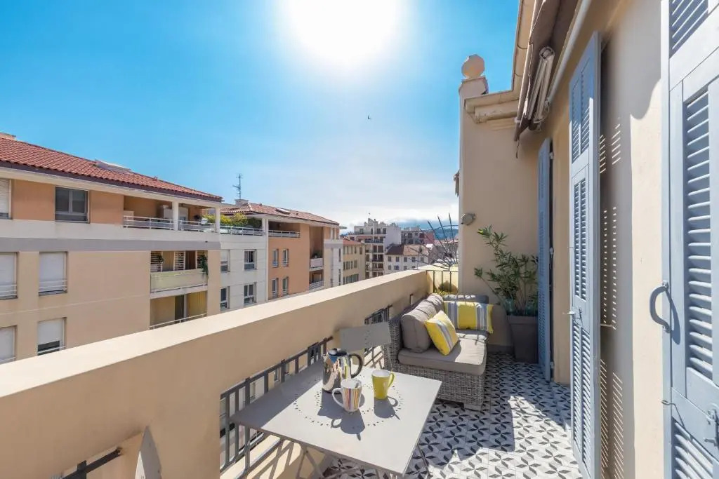 Cosy 2 Bdrs-Terrace near GaribaldiVieux NicePort