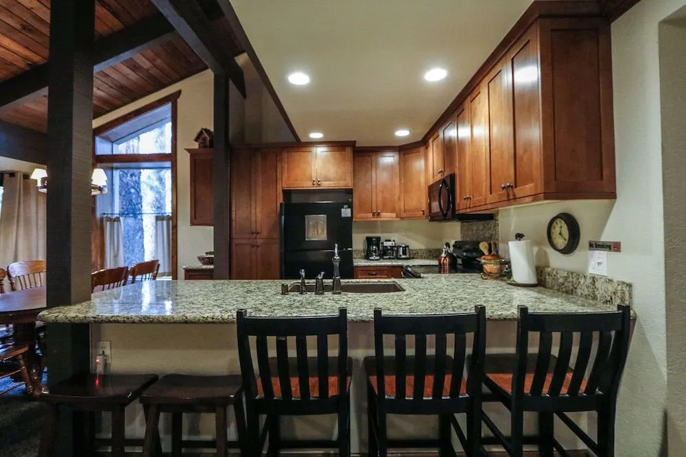 Horizons 4 166 Updated Upstairs Unit with Private Washer Dryer, Walk to Town, On Shuttle Route to Lodges by RedAwning