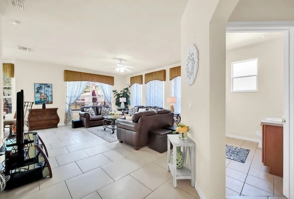 Near Disney Amazing 5 Bd Home - Private Pool 5 Bedroom Home