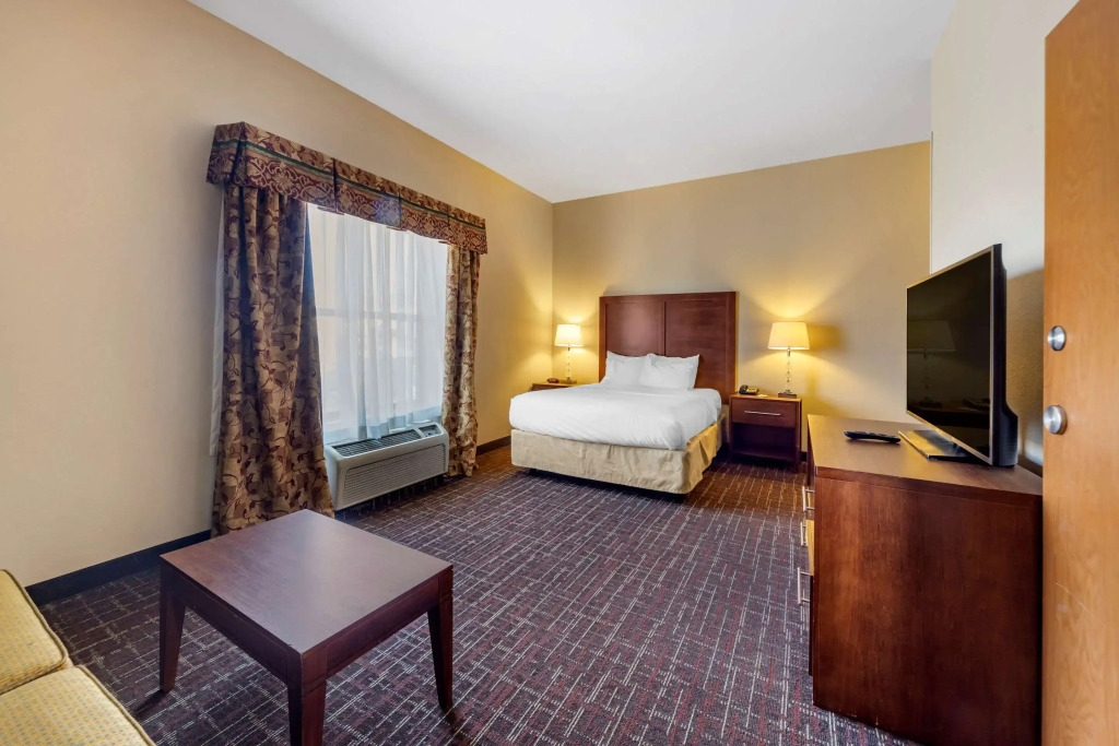 Spark by Hilton Shawnee