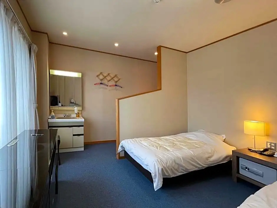 Marina Hotel Kaikuu