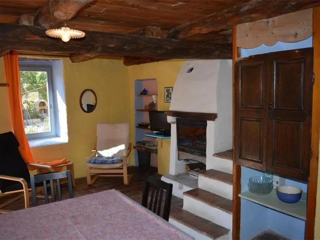 Gîte 2 pièces avec climatisation et animaux admis à Grospierres - FR-1-382-64