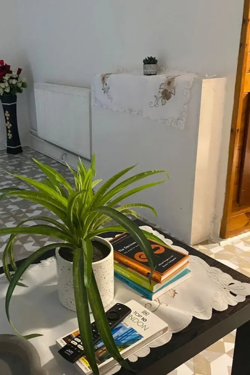 3-bed House - Garden & 30 Mins to Central London