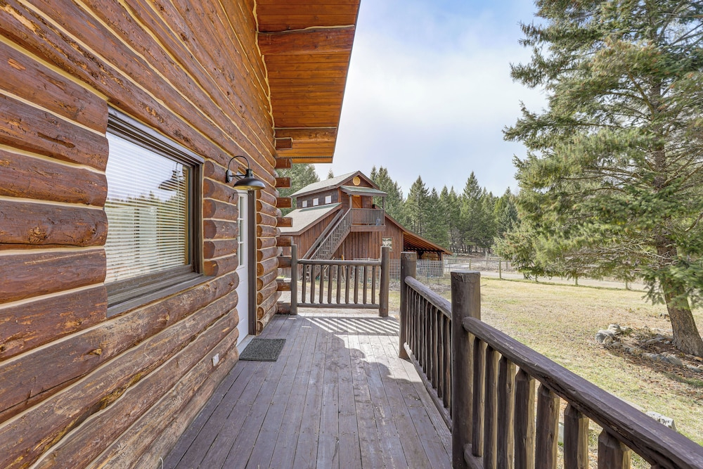 Wild Adventures in Eureka! Amish-crafted Cabin