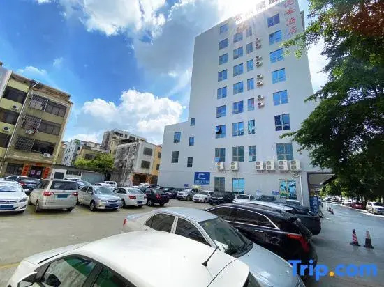 Yuefeng Hotel (Yangjiang Baili Plaza)