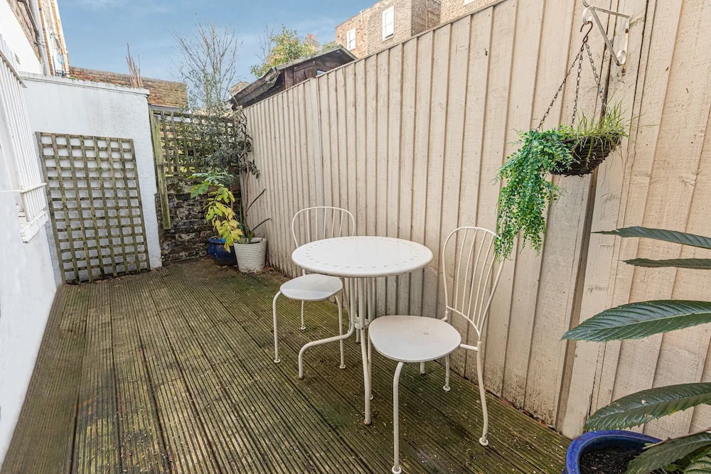 Charming 1-bed flat w/ patio near Notting Hill