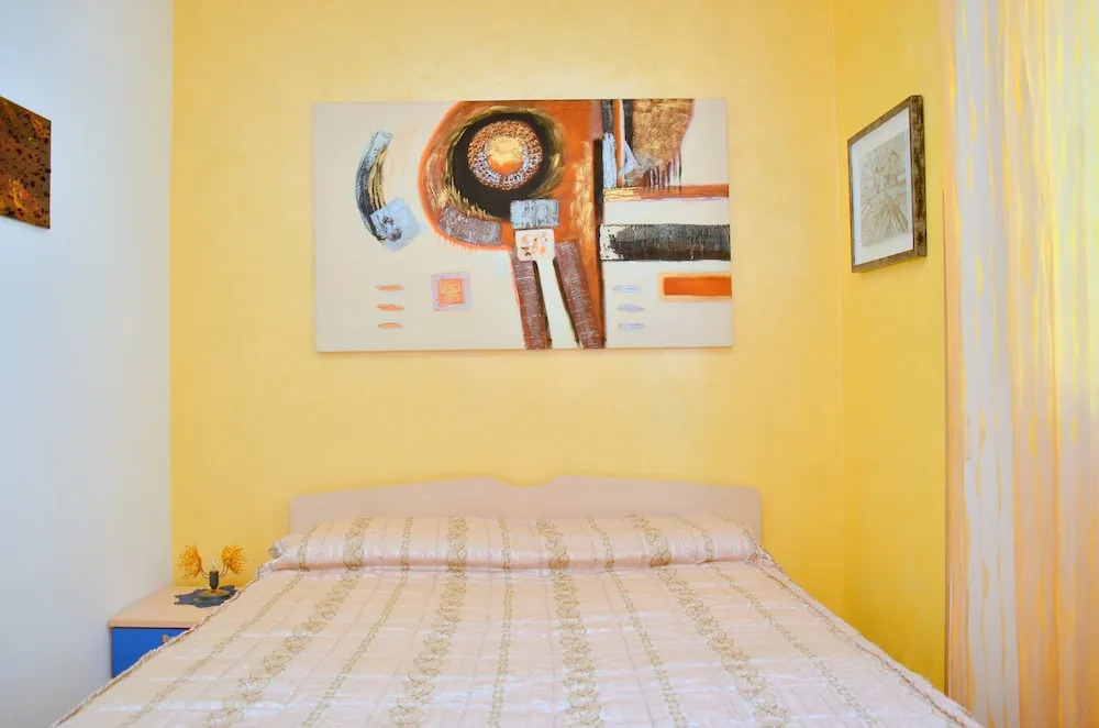 Three-bedroom Apartment Very Close to the Beach