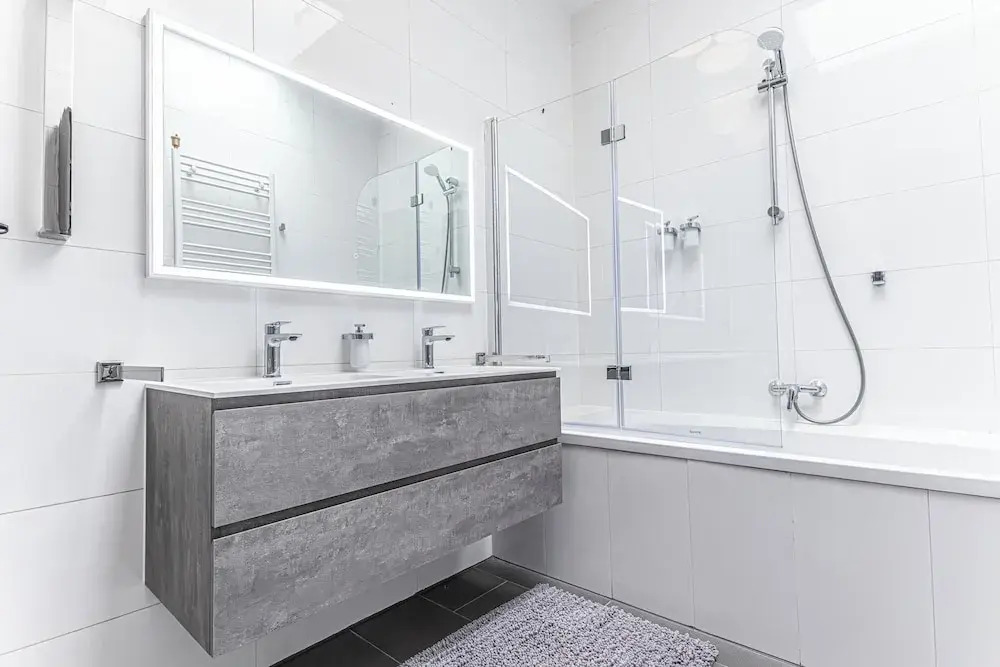 Luxury AC Balcony Apartment City Center