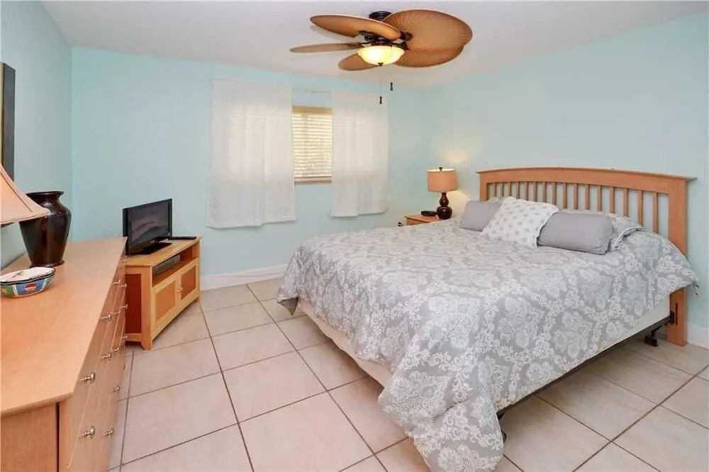 Waves-16 - Waves 16 1 Bdrm Beautiful Cond One-bedroom Apartment