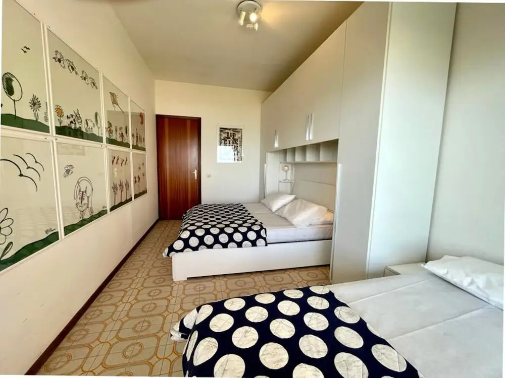 Bright Seaview Apartment
