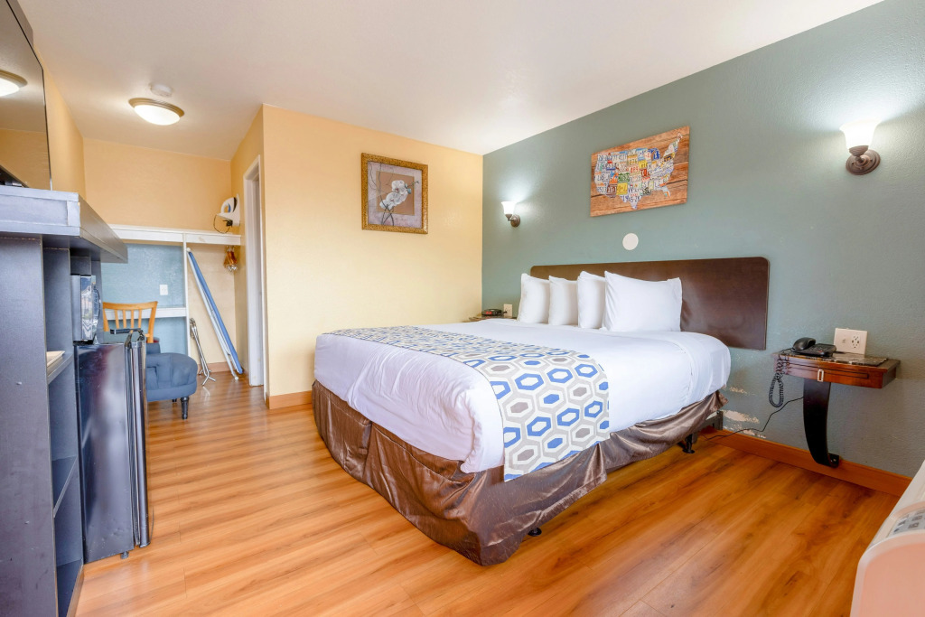 Hotel Avenida - Oceanside Camp Pendleton