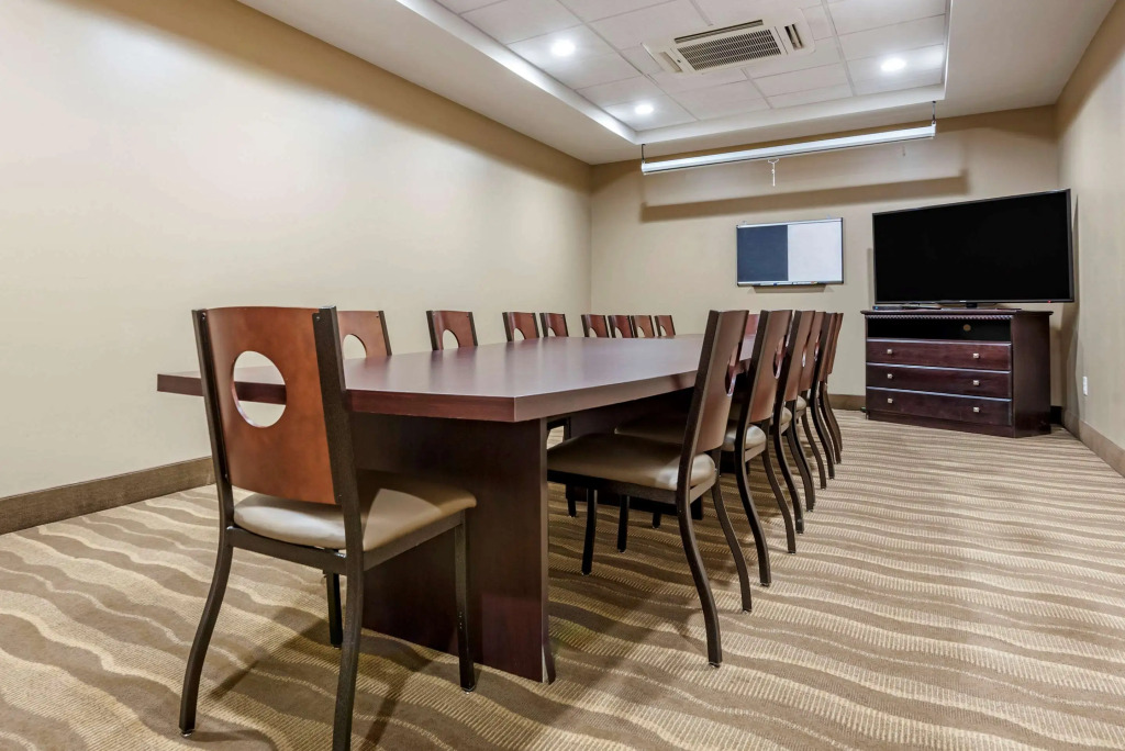 Comfort Inn & Suites Farmington - Victor