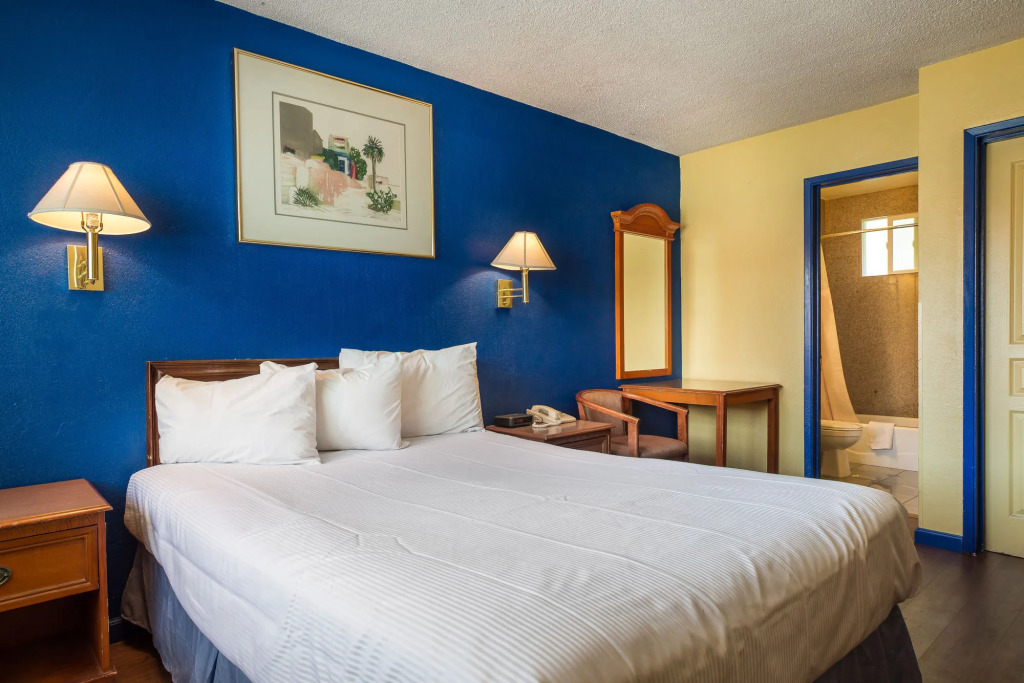 Aqua Breeze Inn