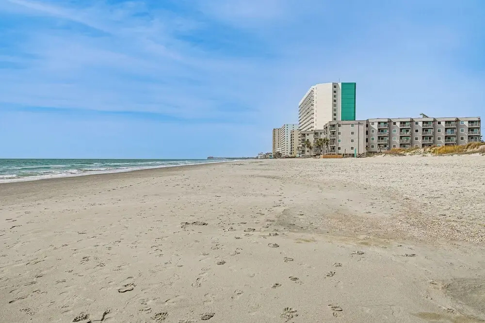 Walk to Beach: Condo w/ Balcony in Murrells Inlet!