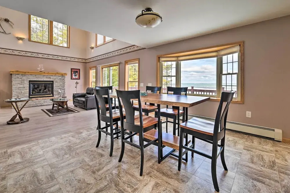 Spacious Lakefront Home w/ Sunroom & Bar