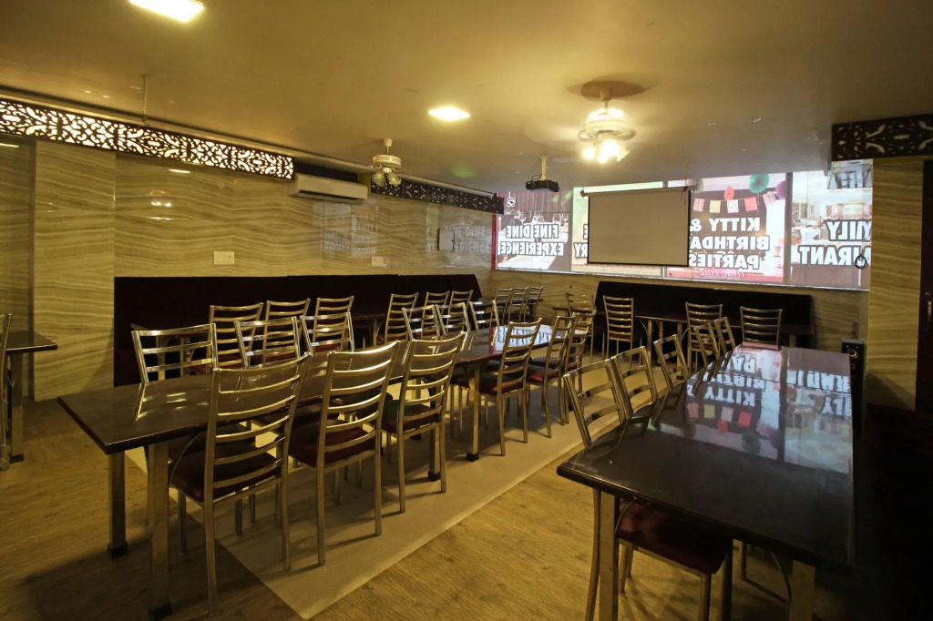 JK Hotel By OYO Rooms