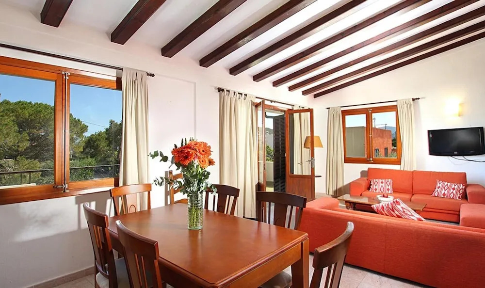 Villa - 4 Bedrooms with Pool and WiFi - 108746
