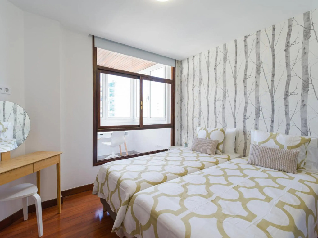 Bright Townhouse - Views - 5 min walk to the Beach